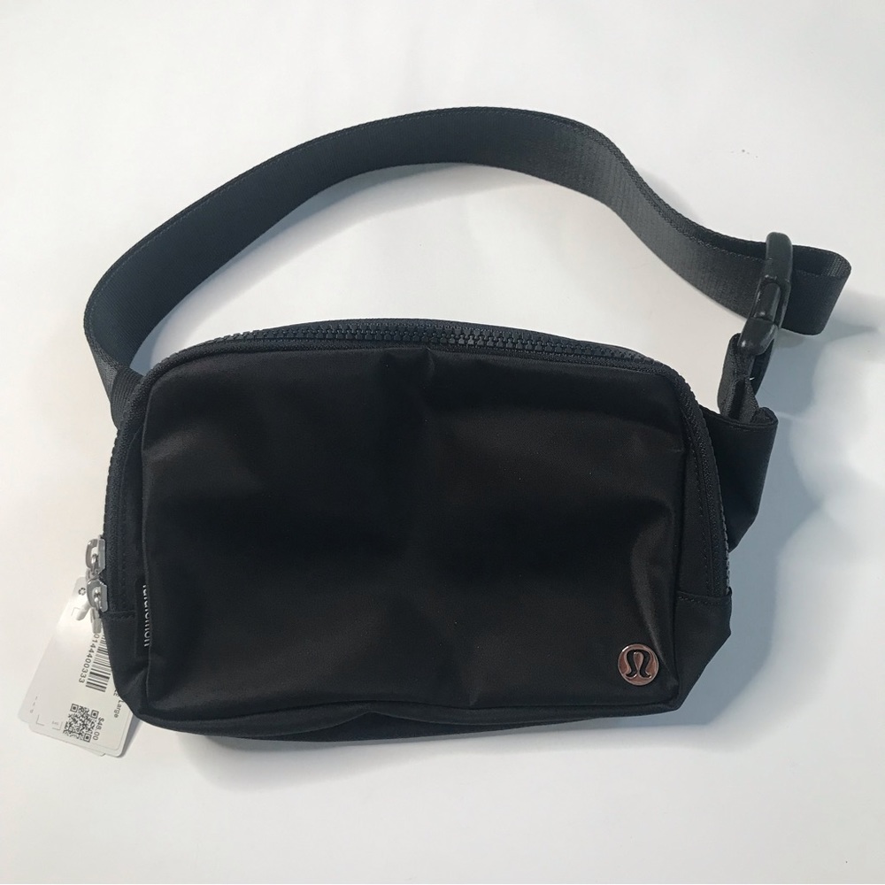 NWT Lululemon Everywhere Belt Bag Crossbody Bum Large 2L Black NEW - Picture 6 of 14